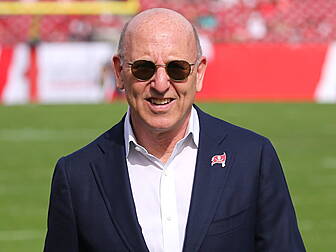 Joel Glazer promises United fa...